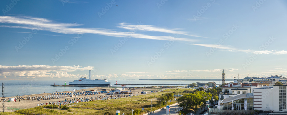 Panorama vom Strand und der Hafeneinfahrt von Rostock Warnemünde