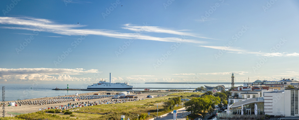 Panorama vom Strand und der Hafeneinfahrt von Rostock Warnemünde