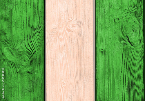 Foto textured timber planks colored to represent the Nigerian flag