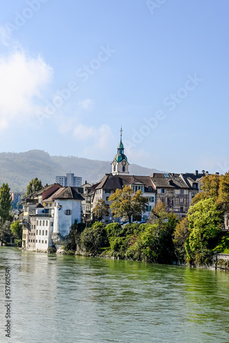 Olten, Stadtturm, Aare, Fluss, Stadt, Altstadt, Alte Brücke, Holzbrücke, historische Häuser, Bahnhof, Herbst, Herbstsonne, Herbstfarben, Solothurn, Schweiz