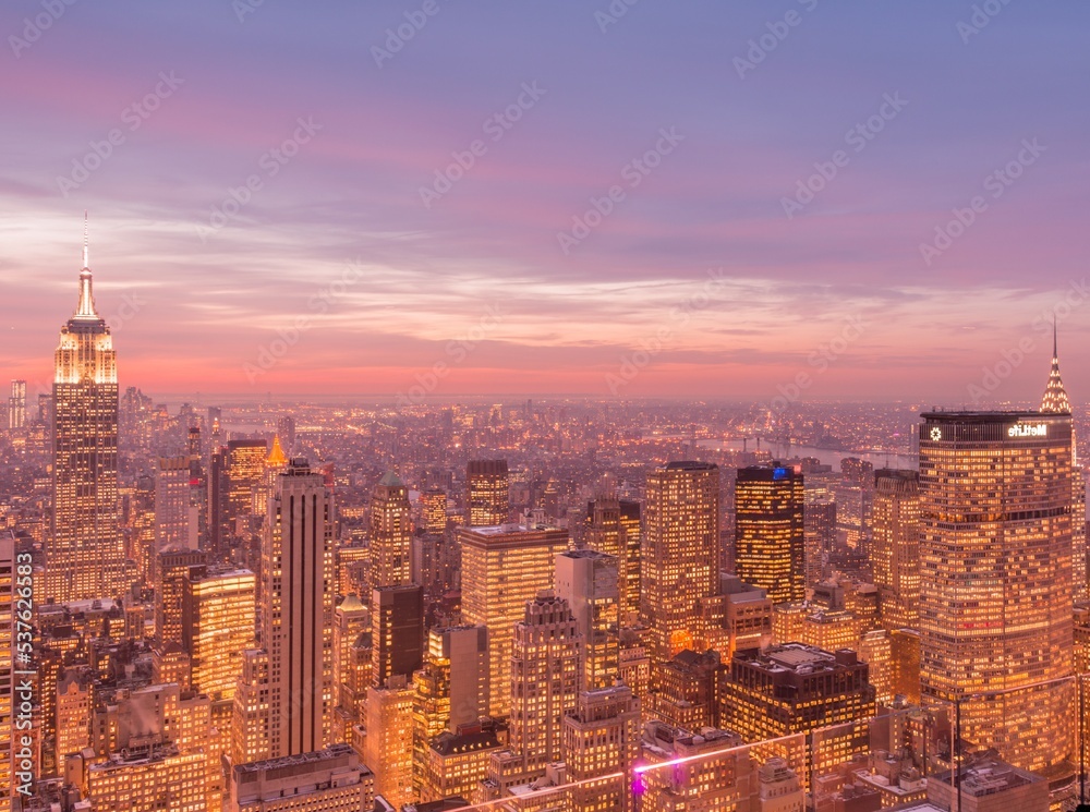 Fototapeta premium Night view of New York Manhattan during sunset