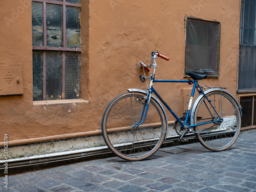 Old bicycle in an alley