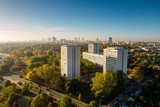 Warszawa, jesienny pejza偶 miasta. Widok z drona na centrum miasta.