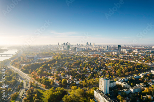 Fototapeta Naklejka Na Ścianę i Meble -  Warszawa, jesienny pejzaż miasta. Widok z drona na centrum miasta.