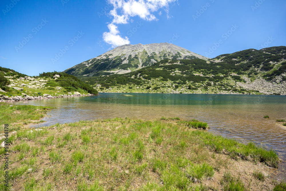 Obraz premium Pirin Mountain near Fish Banderitsa lake, Bulgaria