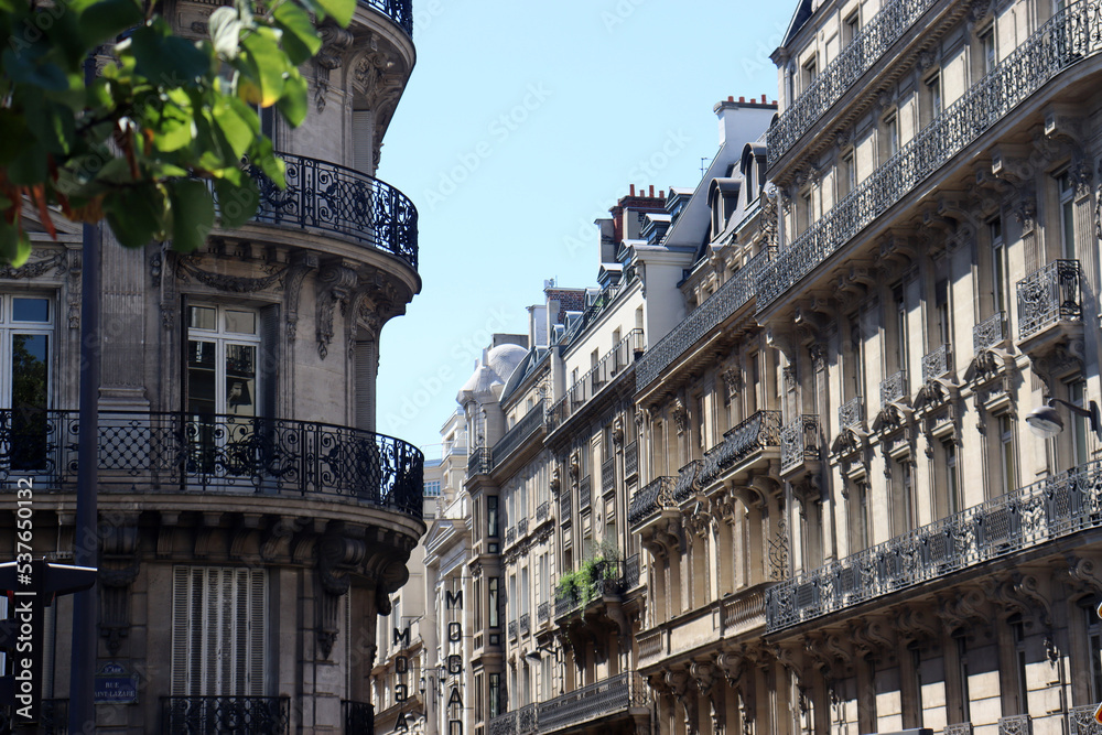 Beaux-Arts-Architektur, Historische Fassaden der Jahrhundertwende in Paris im 9e Arrondissement