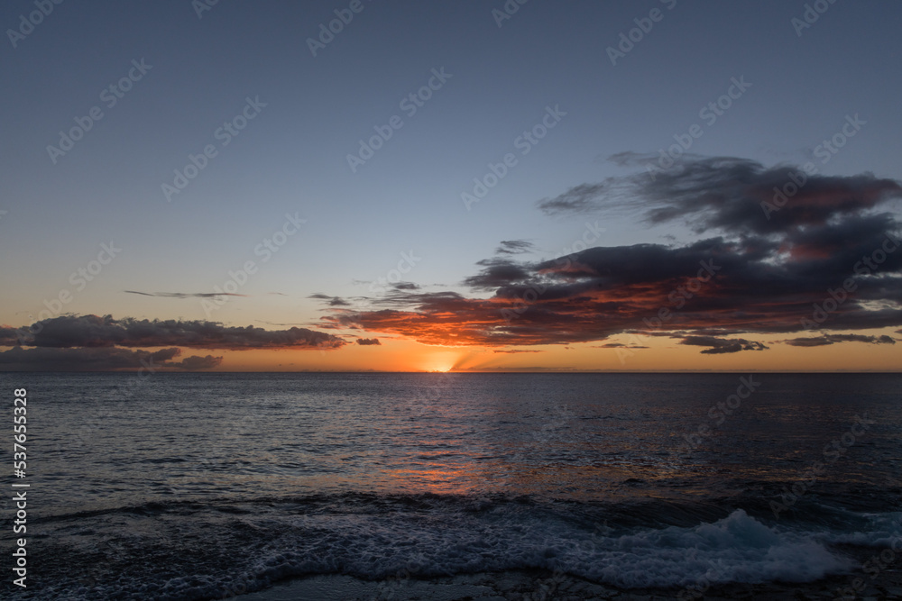 Fototapeta premium Beautiful sunset on Oahu, Hawaii