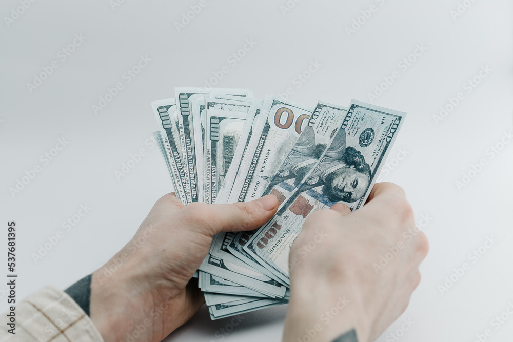 © ANDYHARDPH - money in hand © ANDYHARDPH - money in hand