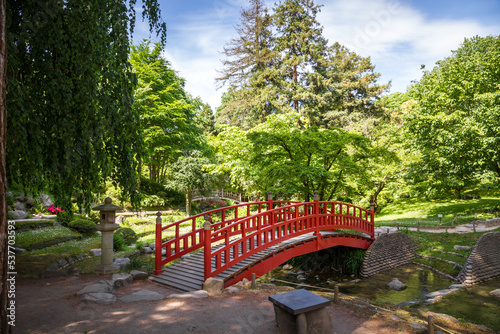 Εκτύπωση καμβά Traditional red wooden bridge on a japanese garden pond