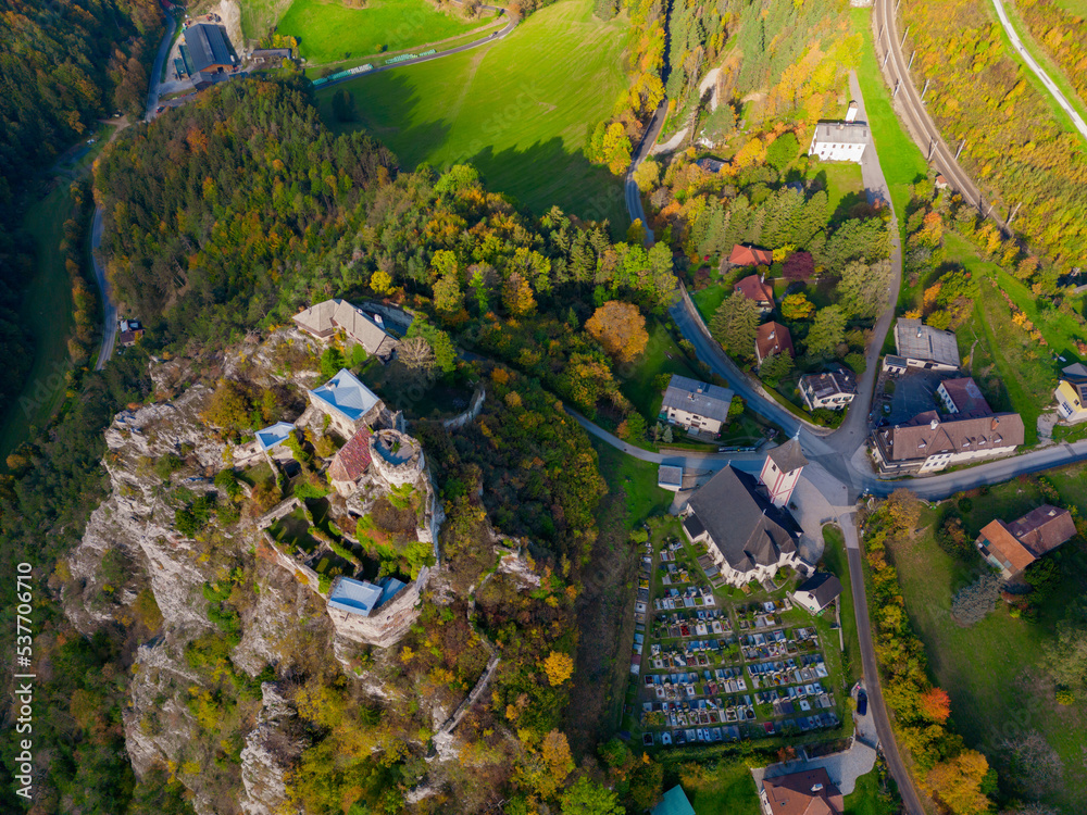 Burgruine Klamm Bei Semmering Von Oben Stock Photo Adobe Stock burgruine-klamm-bei-semmering-von-oben-stock-photo-adobe-stock