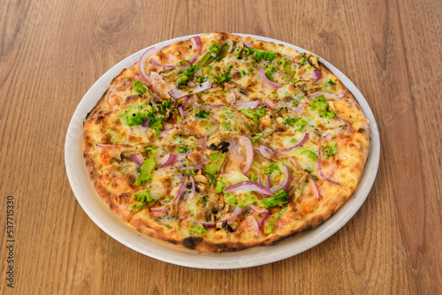 pizza with chicken and vegetables