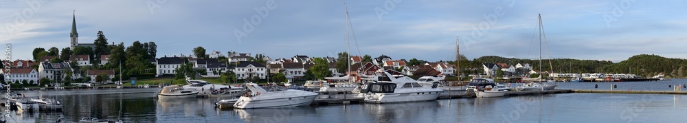 Panorama vom Hafen von Lillesand in Norwegen