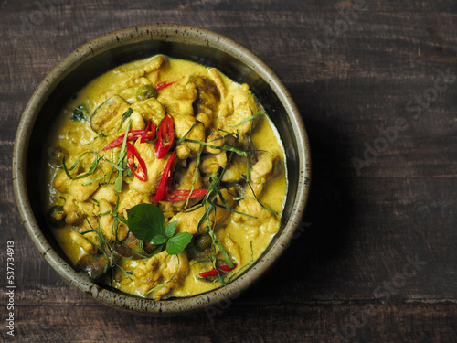 A full set of Thai food on a wood table