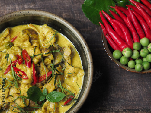 A full set of Thai food on a wood table