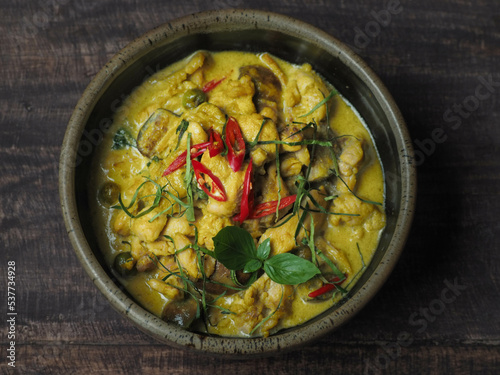 A full set of Thai food on a wood table