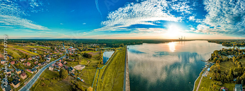Jezioro Rybnickie jesienią z lotu ptaka na Śląsku w Polsce © Franciszek