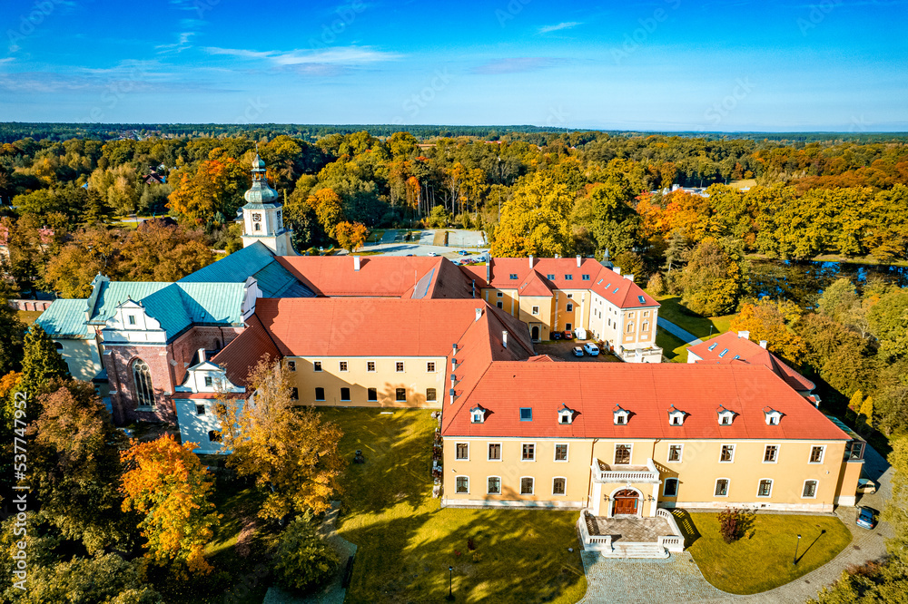 Opactwo Cystersów w Rudach, Zespół Pałacowo Klasztorny jesienią.