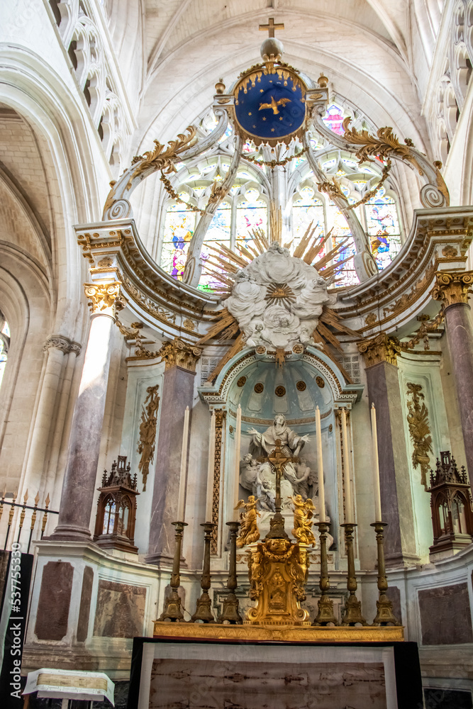 Luçon. Chœur et autel de la cathédrale Notre-Dame de l'Assomption. Vendée. Pays de la Loire	
