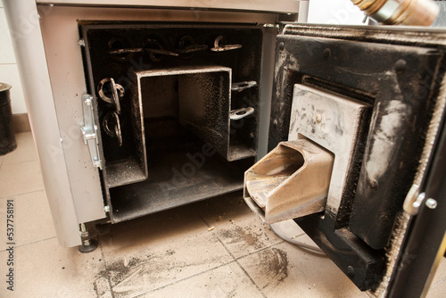 Used pellets in the form of ash, cleaning of an ecological pellet stove