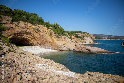Fototapeta Naklejka Na Ścianę i Meble -  Jaskinia nad brzegiem morza, Thassos, Grecja