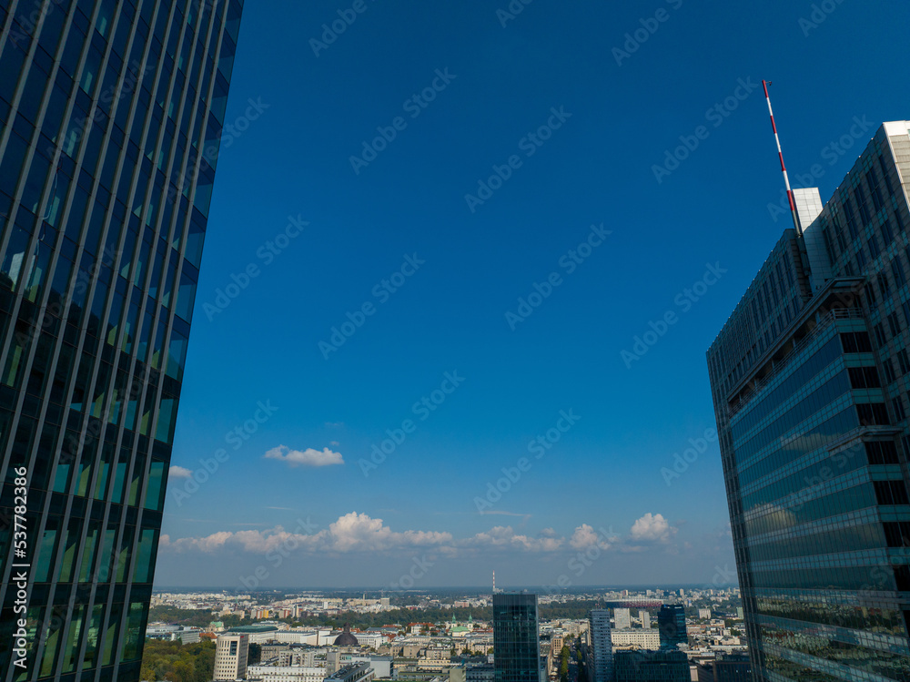 Naklejka premium wieżowce, drapacze chmur, budynki biznesowe w centrum miasta, warszawa