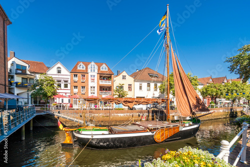 Plattbodenschiff im alten Fleth in Buxtehude photo