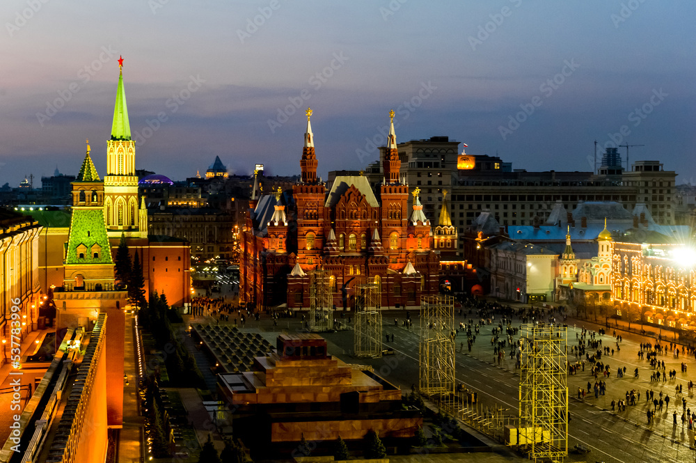 Obraz premium Panoramic view of the Red Square in Moscow from Kremlin wall and tower