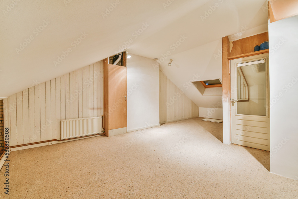 Ταπετσαρία A cozy and spacious mansard empty room in a luxury house