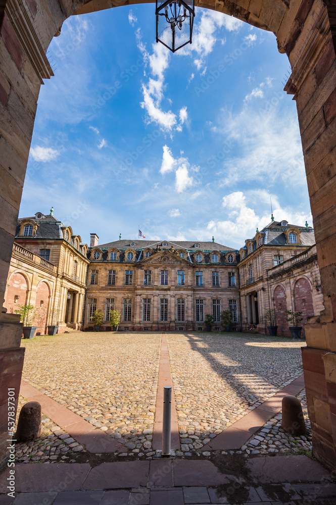 Sehenswürdigkeit Straßburg - Innenhof des Palais Rohan, Museum der Archäologie und schönen Künste im Elsass, Frankreich