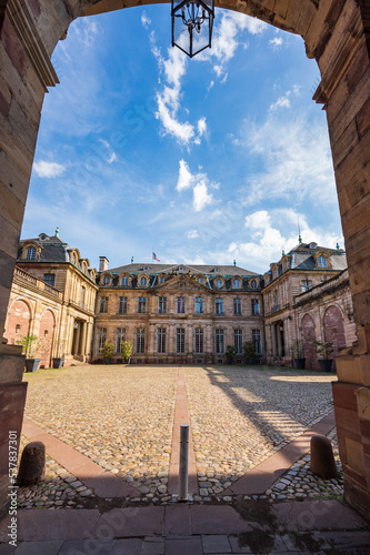 Obraz na płótnie Sehenswürdigkeit Straßburg - Innenhof des Palais Rohan, Museum der Archäologie und schönen Künste im Elsass, Frankreich w salonie