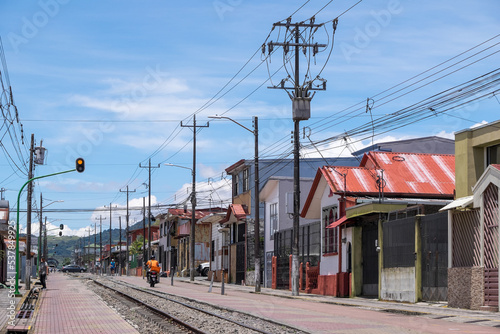 Casas junto a la vía del tren en la histórica ciudad de Cartago de Costa Rica photo