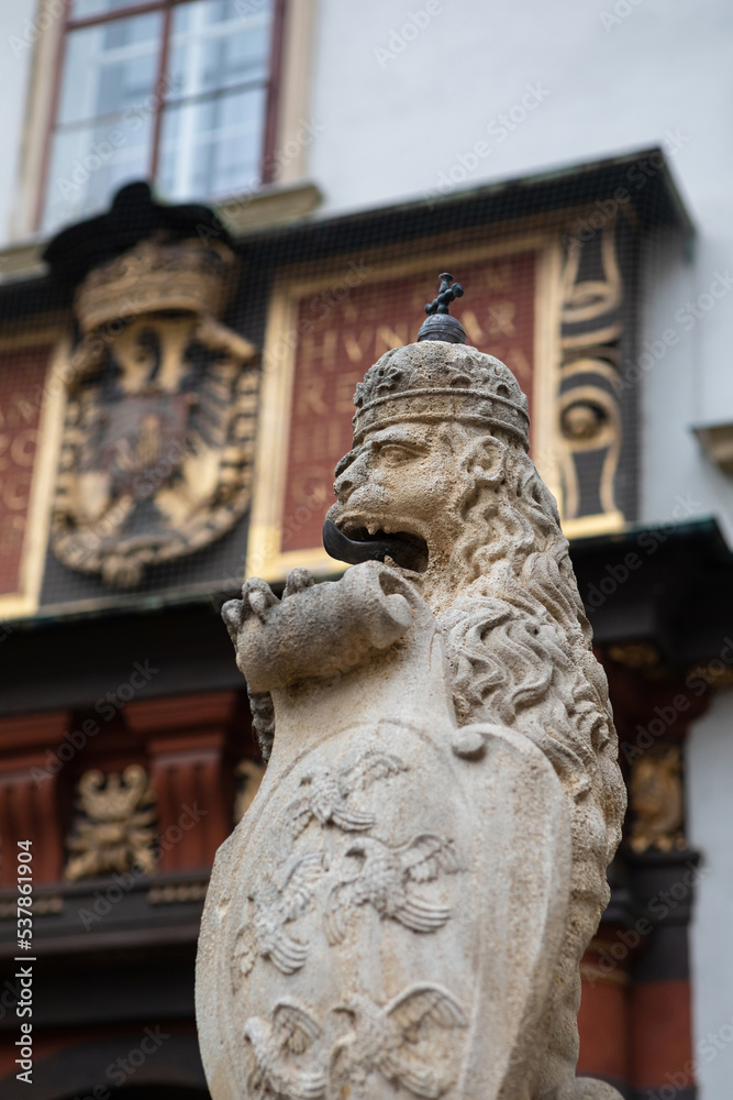 Fototapeta premium Stone statue of a crowned lion at Schweizertor, Vienna, Austria