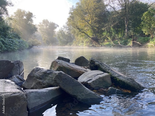 Morgens am Fluss Wupper mit aufsteigendem Nebel im Herbst photo