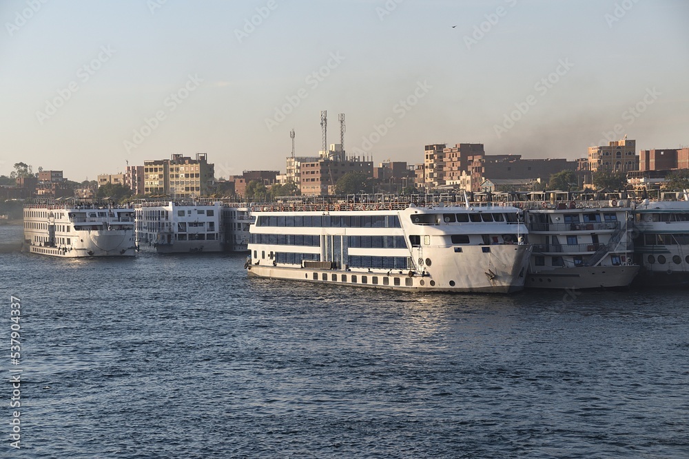 Statek pasazerski na rzece Nil