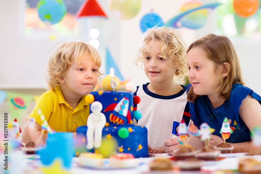 Naklejka premium Kids space theme birthday party with cake.