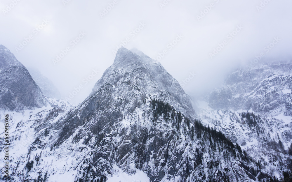 Langlauf-Loipe während Schneefall, St. Johann in Tirol, Österreich