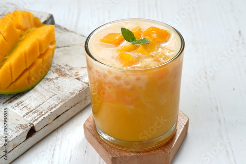  sweet and creamy sago mango dessert,asian mango dessert, also known as Mango Lolo
