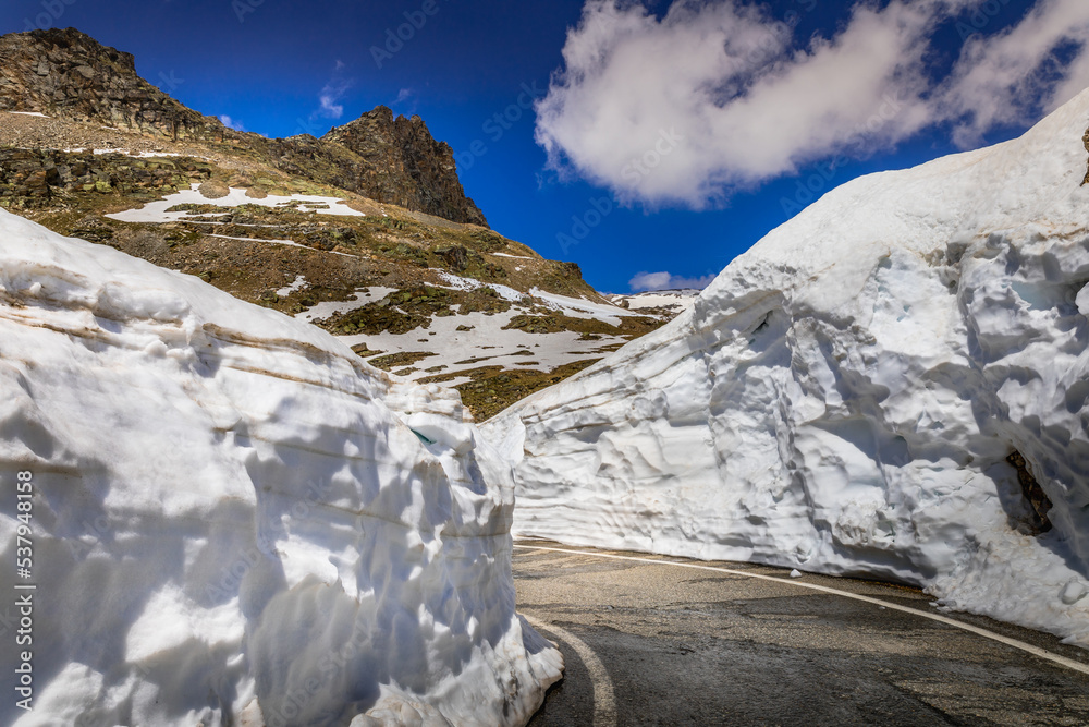 Obraz premium Alpine mountain road between snow at springtime, Gran Paradiso Alps, Italy