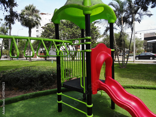 Parque de juegos infantiles, juegos para niños. recreación infantil.