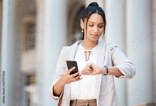 Canvas Print Business woman, phone and time in city travel, work commute or London lunch break