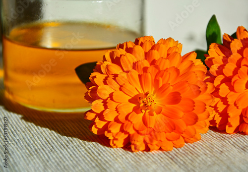 domowy macerat z kwiatów nagietka, olej z nagietka (Calendula officinalis), calendula officinalis oil, Calendula oil in a glass bottle, Healthy skin care, marigold oil, Marigold Essential Oil	 photo