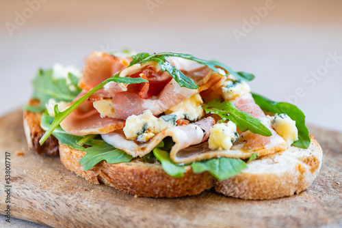 Wallpaper Mural Toast with bacon, fresh arugula and blue cheese Torontodigital.ca