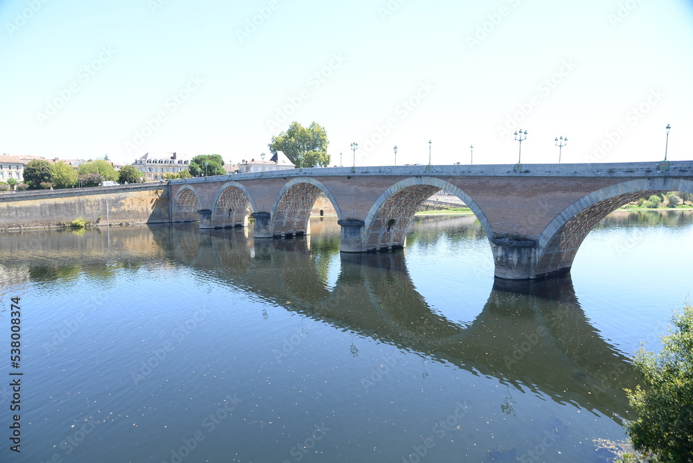 Fototapeta premium Bruecke ueber die Dordogne in Bergerac
