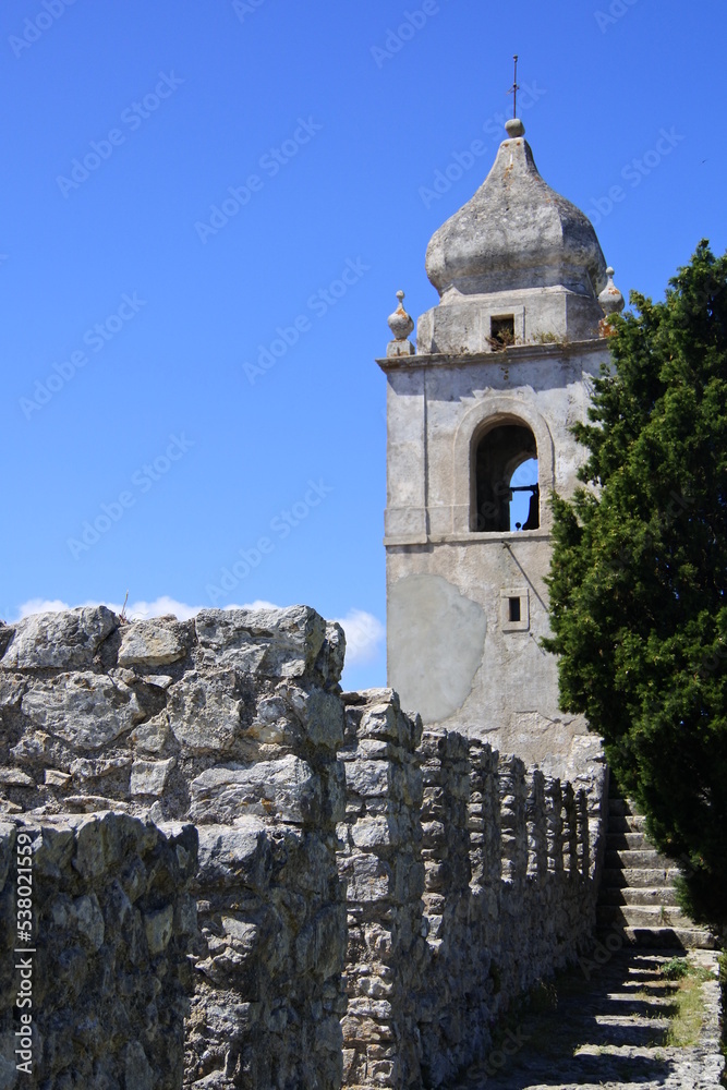 Glockenturm an der Burg von Montemor-o-Velho	