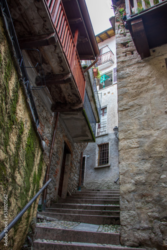 Fototapeta Naklejka Na Ścianę i Meble -  small streets in Italy
