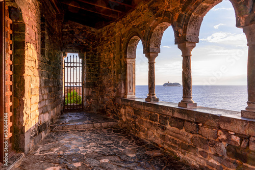 Принти на полотні Architecture inside an ancient romantic medieval aqueduct of Church of San Pietr