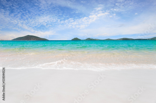 White sandy beaches of Port Stephens © Leah-Anne Thompson
