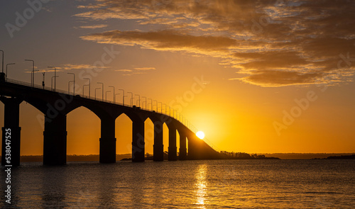 Fototapeta Naklejka Na Ścianę i Meble -  bridge at sunrise