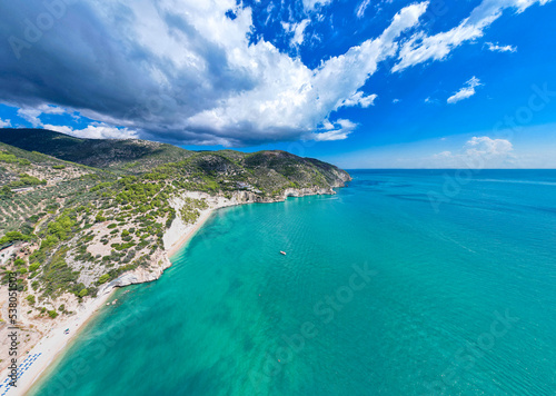 Vista aerea della spiaggia di vignanotica, gargano con drone photo