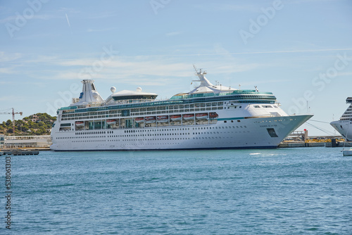 Crucero, inmenso, grande, viaje, turismo, navegar, lujo, experiencia © MariaFernanda